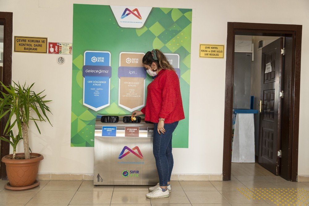 Mersin Büyükşehir Belediyesi, 33 Hizmet Binasına Sıfır Atık Belgesini Asıyor