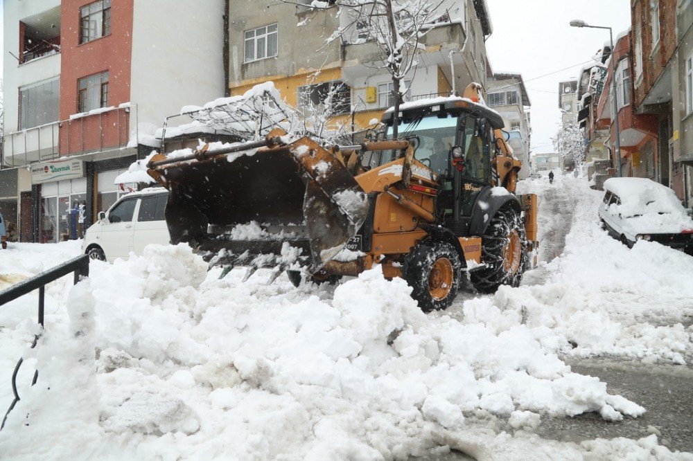 İ̇lkadım’da Yoğun Kar Mesaisi