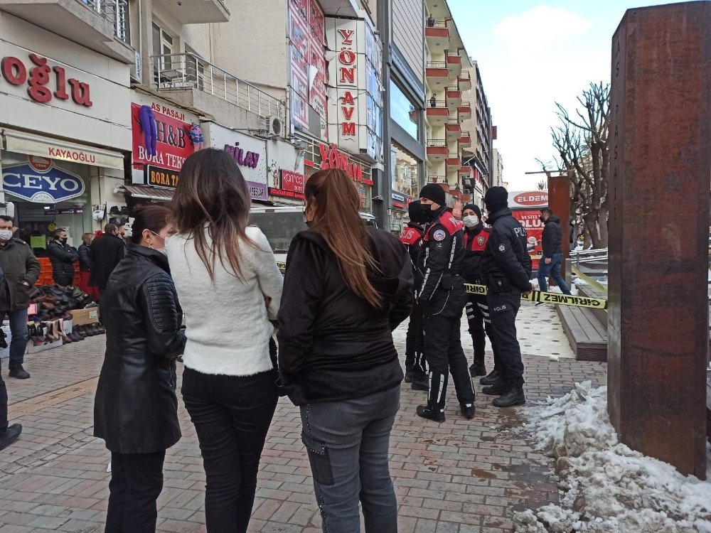 Eskişehir’de Anne, Baba Ve Çocuğu Evlerinde Ölü Bulundu