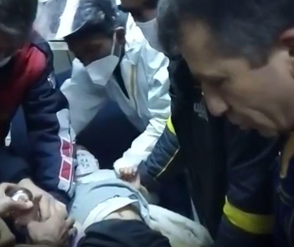 Parmağını Musluğa Sıkıştıran Çocuğu İtfaiye Kurtardı