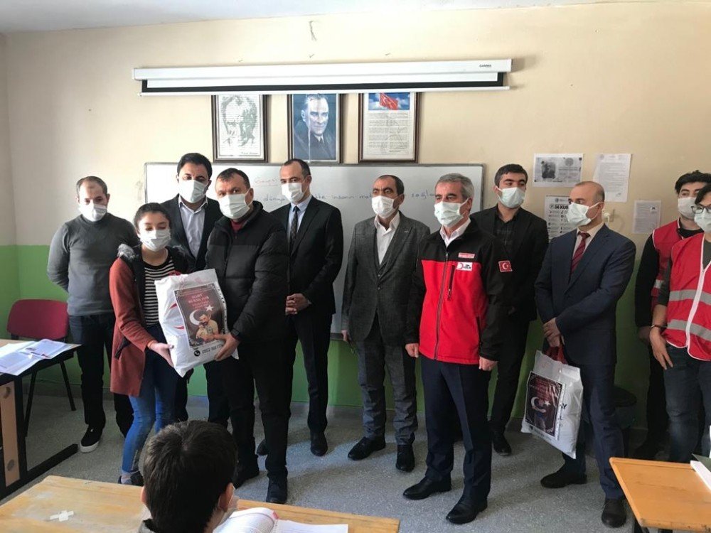 Kızılay Öğrencileri Unutmadı