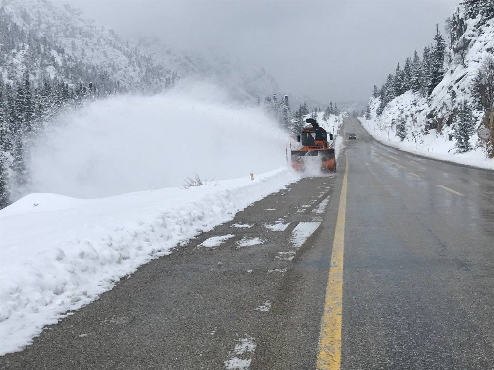 Gece Kapanan Antalya-konya Karayolu Kontrollü Olarak Açıldı
