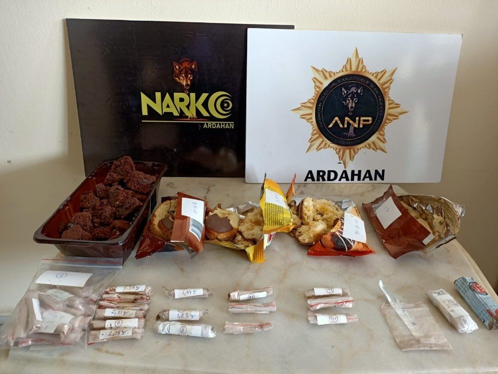 Kekin İçinden Uyuşturucu Çıktı