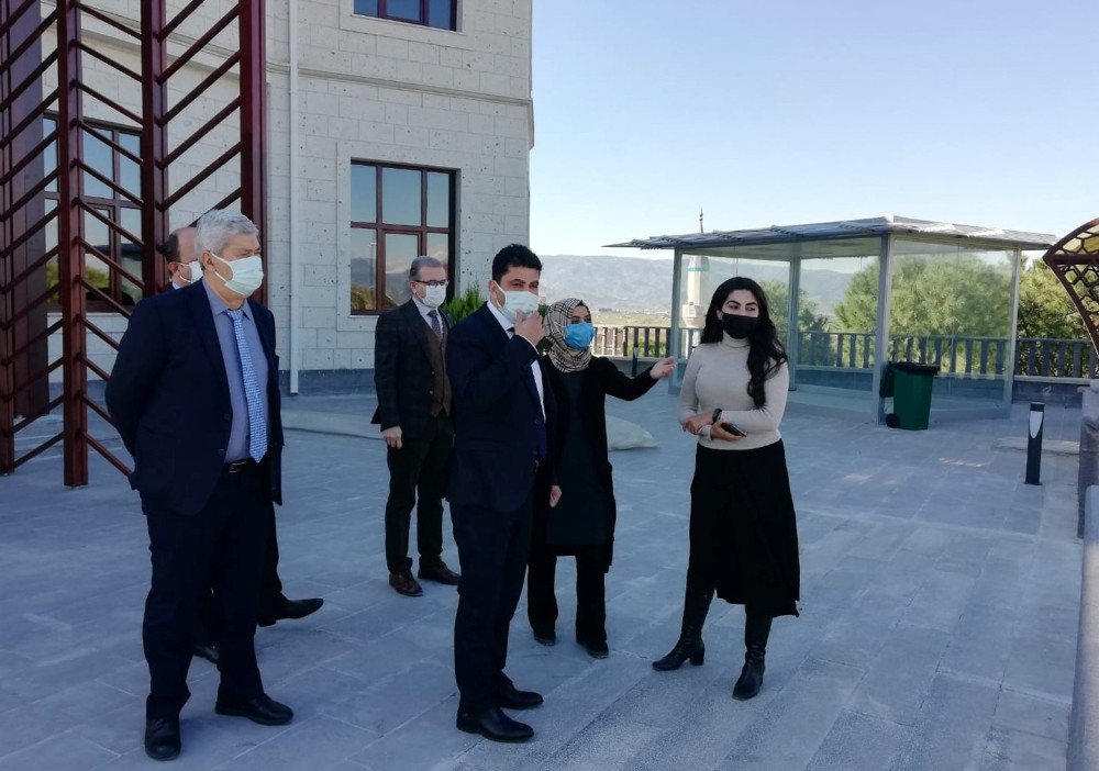 Rektör Aldemir, Adnan Menderes Demokrasi Müzesi’ni İnceledi