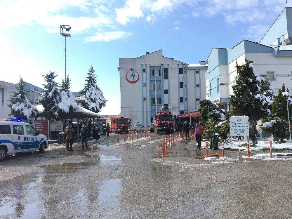 Hastanede Çıkan Yangın Paniğe Neden Oldu