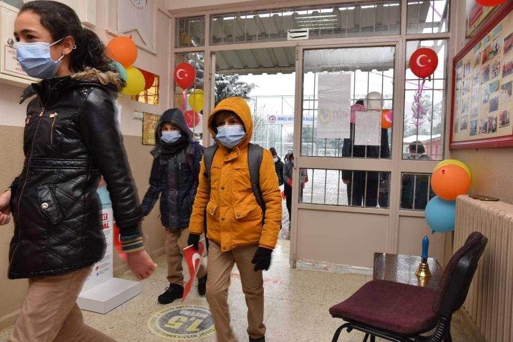Denizli’de Yüz Yüze Eğitime Çameli’de 1 Gün Ara Verildi