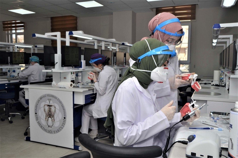 Diş Hekimliği Fakültesinde Yüz Yüze Pratik Eğitim Süreci Başladı