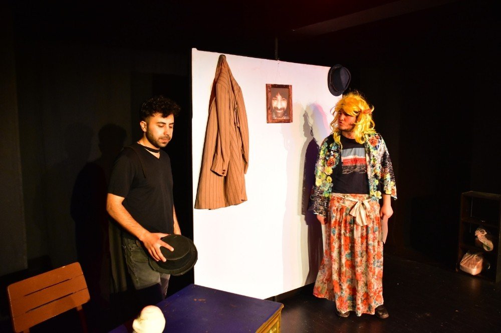 ‘i̇ki Kalas’a Çok Güleceksiniz