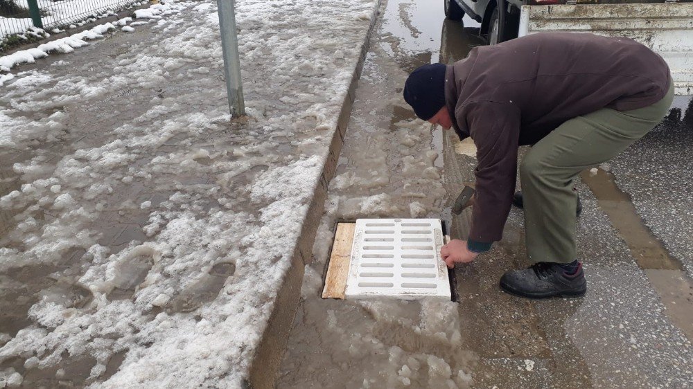 Çalınan Mazgalların Yerine Yenisi Monte Edildi
