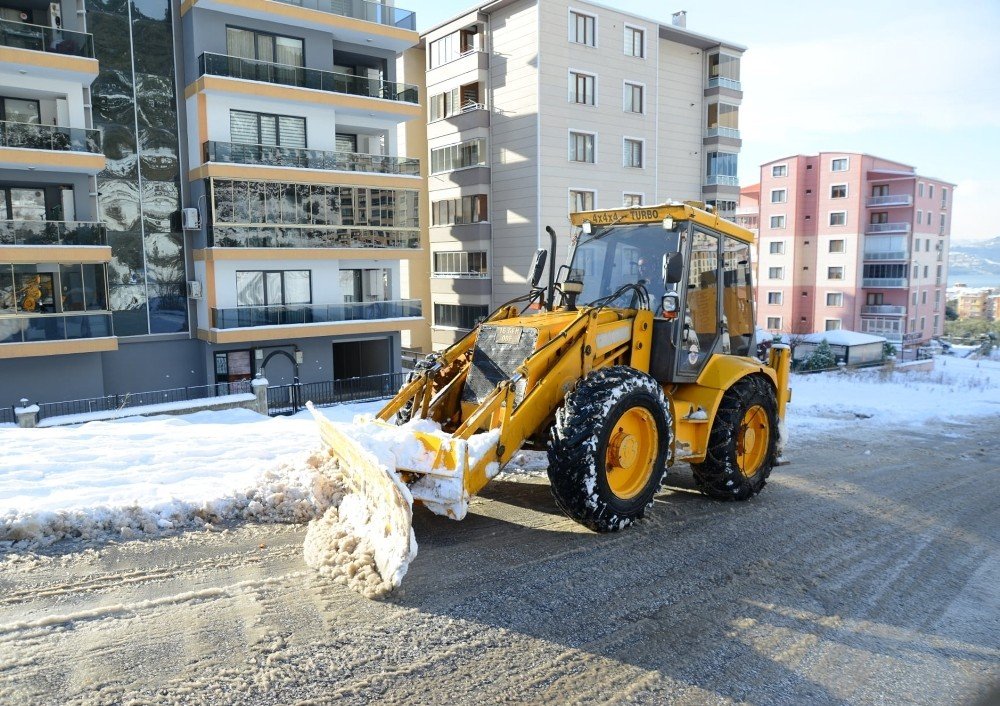 Gemlik Belediyesi’nden 24 Saat Kar Mesaisi
