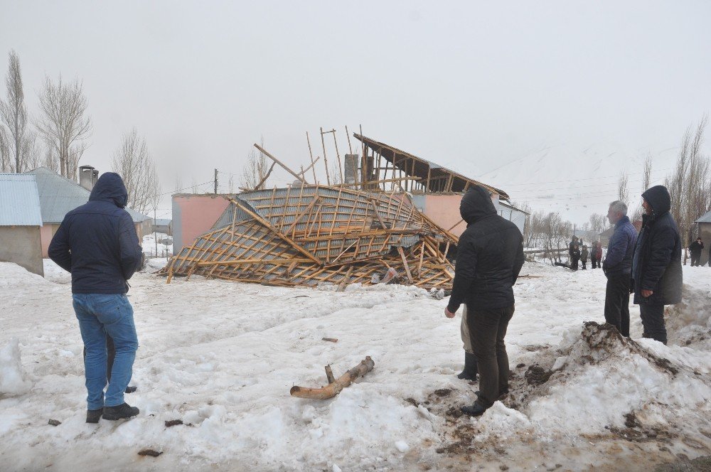 Şiddetli Fırtına Çatı Uçurdu