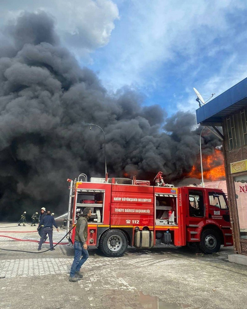 Antakya Organize Sanayi Sitesi’nde Korkutan Yangın