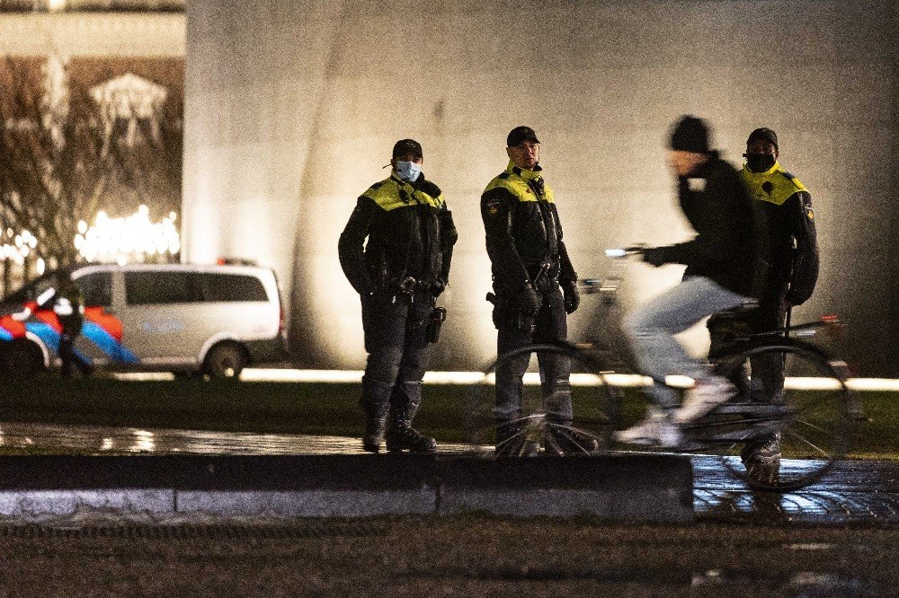 Hollanda’da Sokağa Çıkma Kısıtlaması En Az Cuma Gününe Kadar Yürürlükte