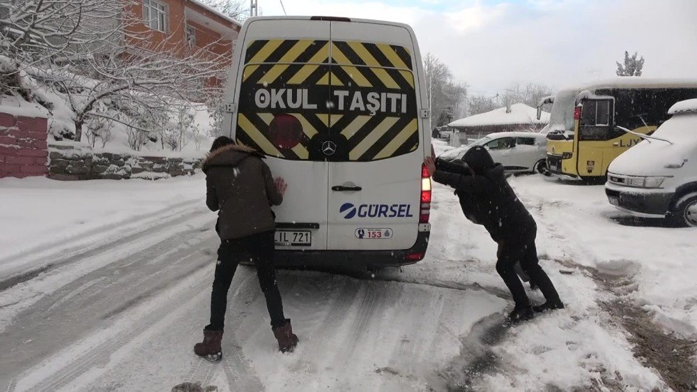 İ̇stanbul’da Etkili Olan Kar Yağışında Sürücüler Zor Anlar Yaşadı