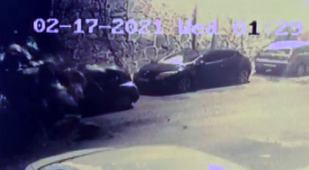 Kağıthane’de İstinat Duvarı Araçların Üzerine Çöktü