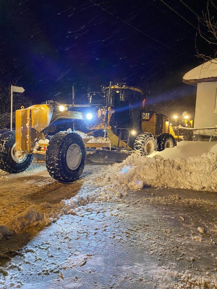 Nilüfer’de Kesintisiz Kar Mesaisi