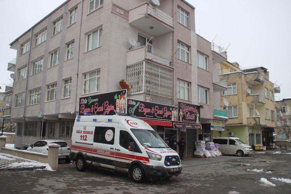 80 Yaşındaki Adam Evinde Ölü Olarak Bulundu