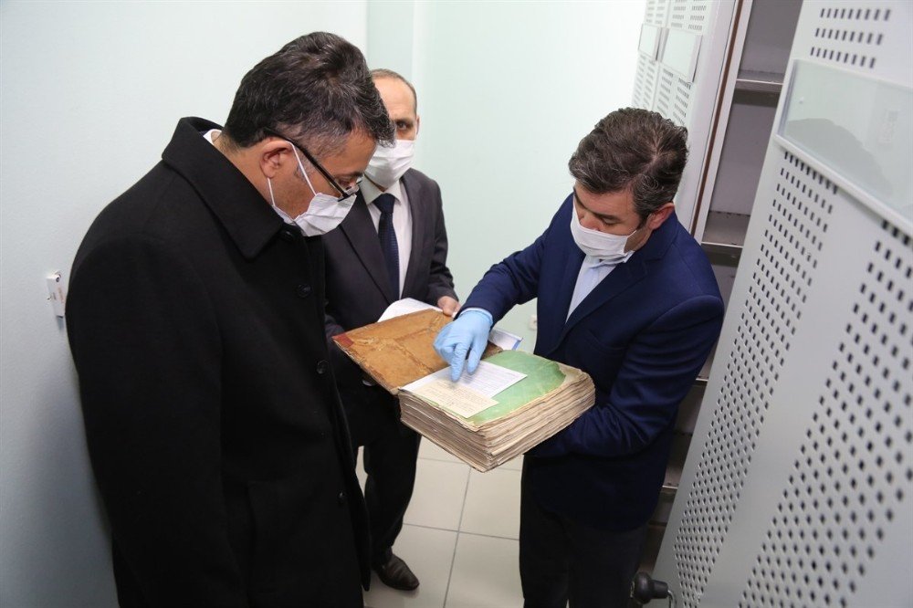 Vahit Paşa Yazma Eserler Kütüphanesi’nde 15 Bin 715 Eser