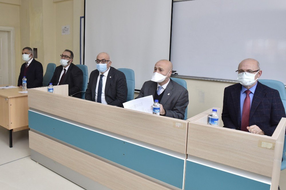 Rektör Ataç Ahmetli Meslek Yüksekokulu’nu Ziyaret Etti