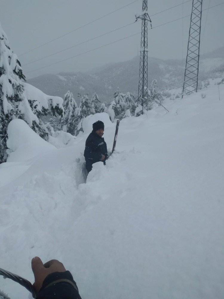 Elektrik Arıza Ekiplerinin Karla İmtihanı
