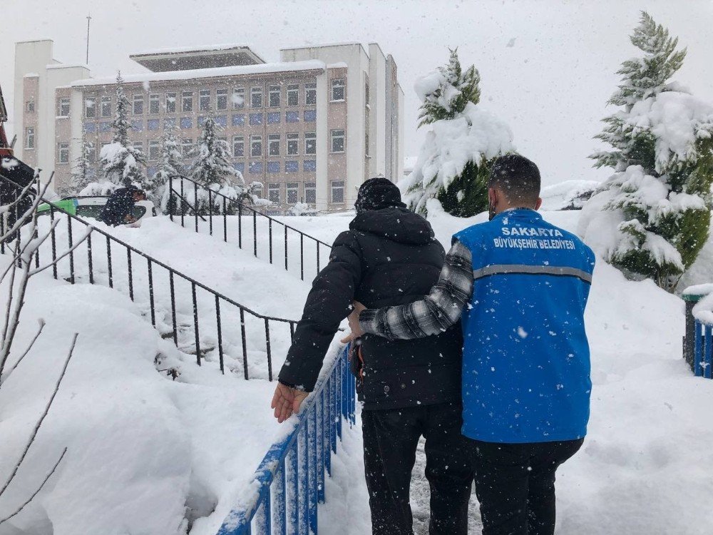 Yaşlıların İhtiyaçları Büyükşehir Tarafından Karşılanıyor