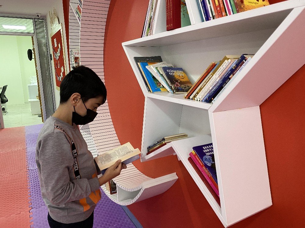 Sultangazi’de Çocuk Kütüphanesi Hizmete Açıldı