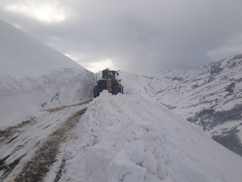 Tunceli-erzincan Karayolu Kar Nedeniyle Tüm Araç Geçişlerine Kapatıldı