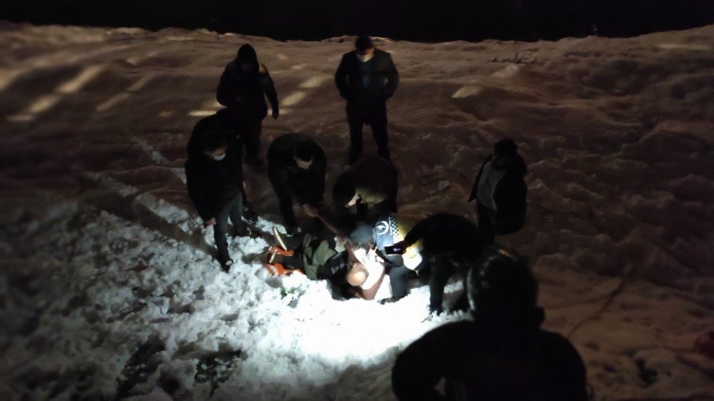 Yeşilırmak’a Atlayan Şahsı Zabıta Kurtardı