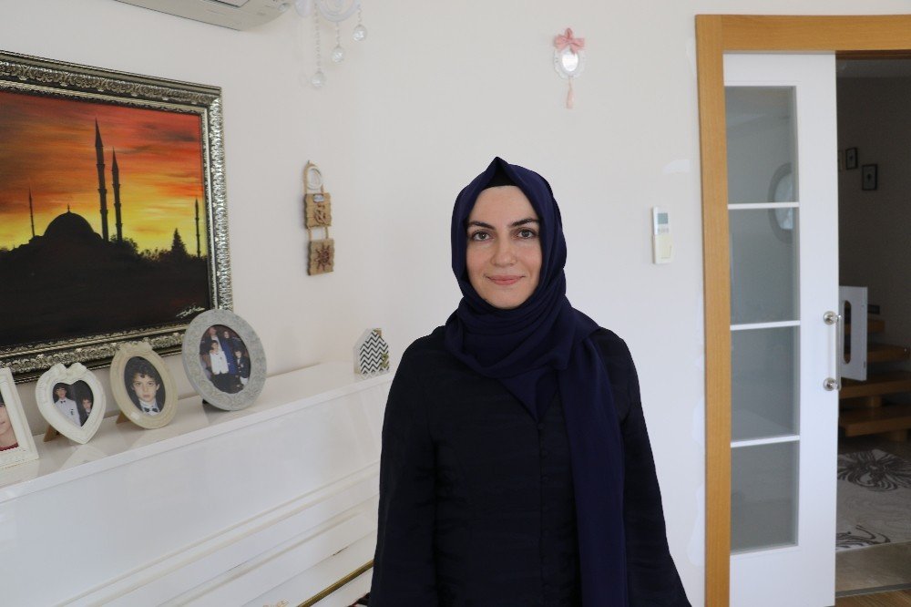 28 Şubat Mağduru Kadın 20 Yıl Sonra Üniversiteye Döndü