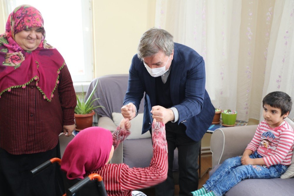 Vali Aydoğdu’dan Özel Çocuklara Özel Ziyaret