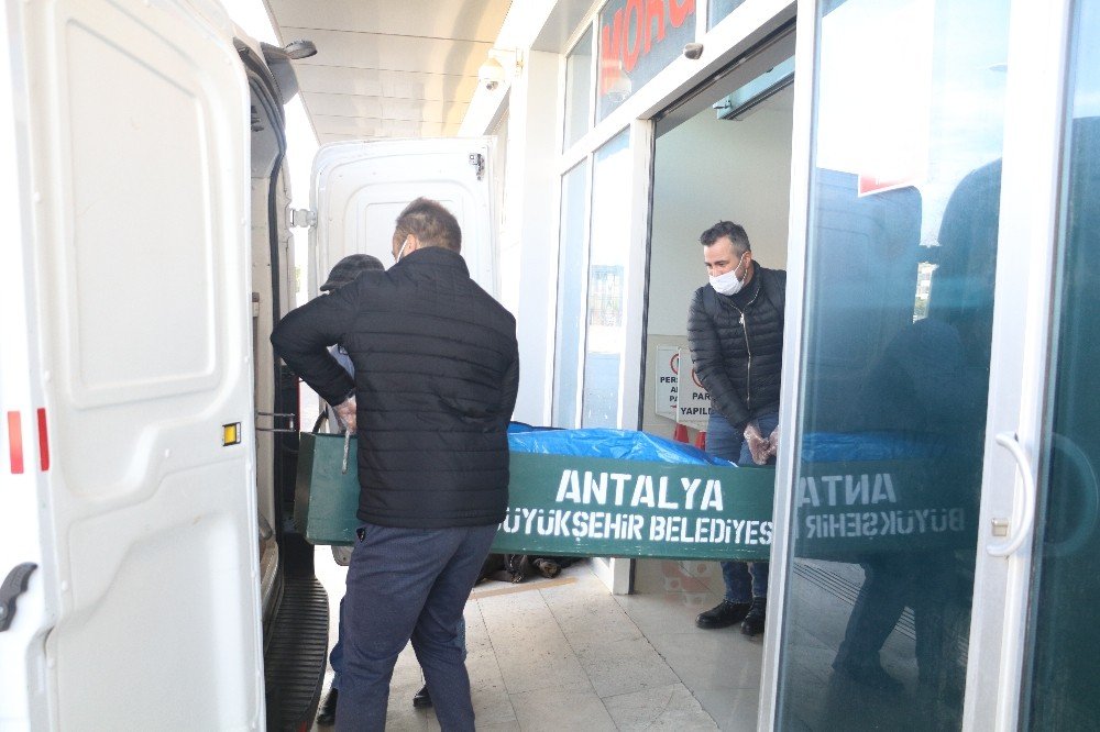 Eşini Ve Kendini Öldüren Doktorun Cenazesini Arkadaşları Aldı