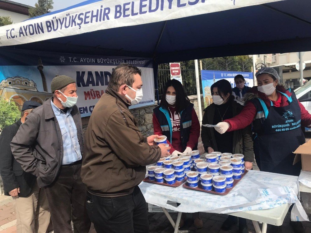 Aydın Büyükşehir, Regaip Kandili İçin Helva Dağıttı