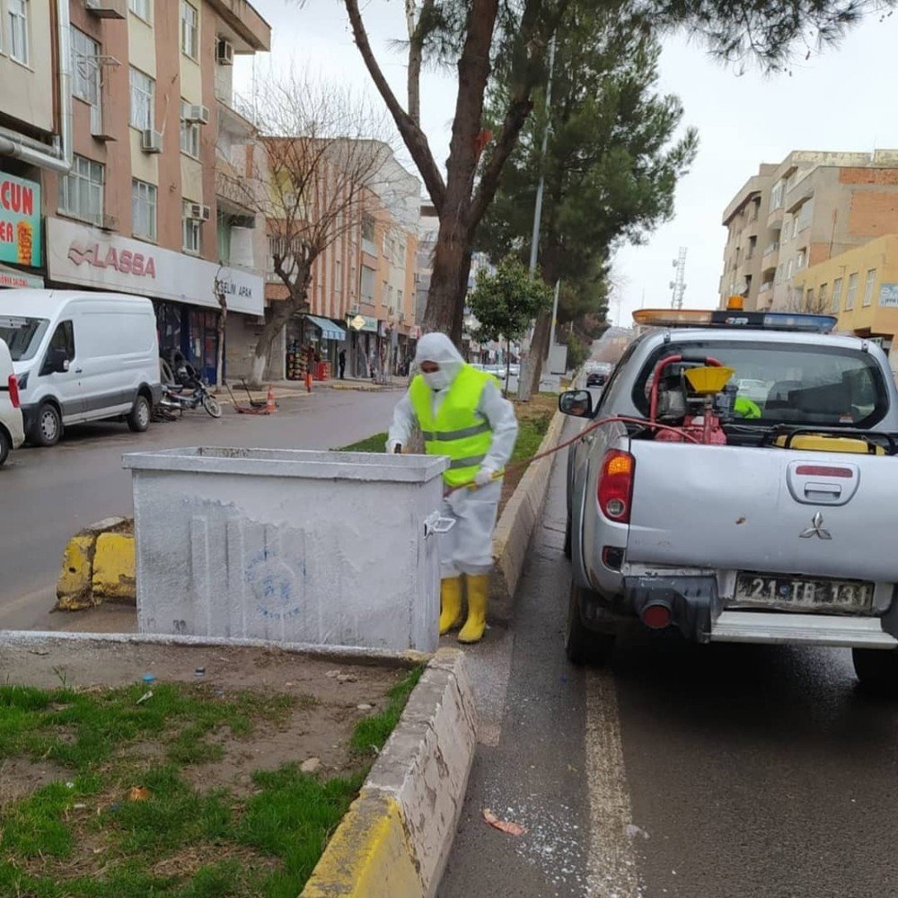 Bismil’de Çöp Konteynerleri Dezenfekte Ediliyor