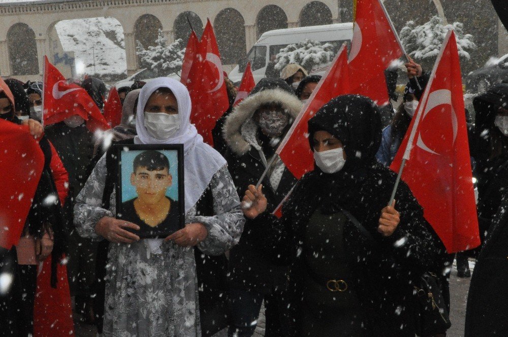 Şırnak Anneleri Kar Kış Demeden Çocuklarını Hdp’den İstiyor