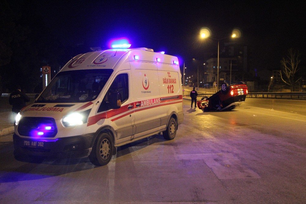 Boş Yolda Takla Atan Araçtan Hafif Yaralı Kurtuldular