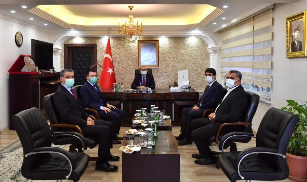 Vali Karaloğlu Dicle’de Değerlendirme Toplantısına Katıldı