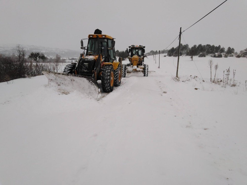 Dumlupınar’da Karla Mücadele Çalışmaları