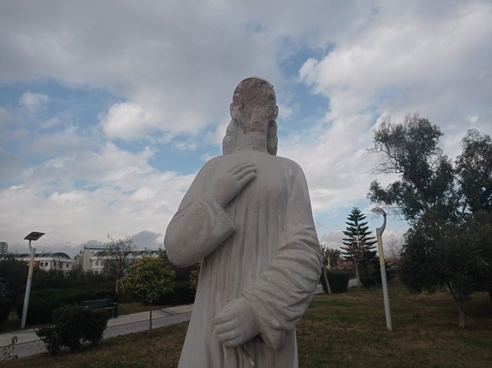 Heykellere Zarar Veren Şüpheli Yakalandı