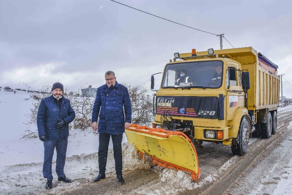 Karacabey Belediyesi’nden Kar Mesaisi