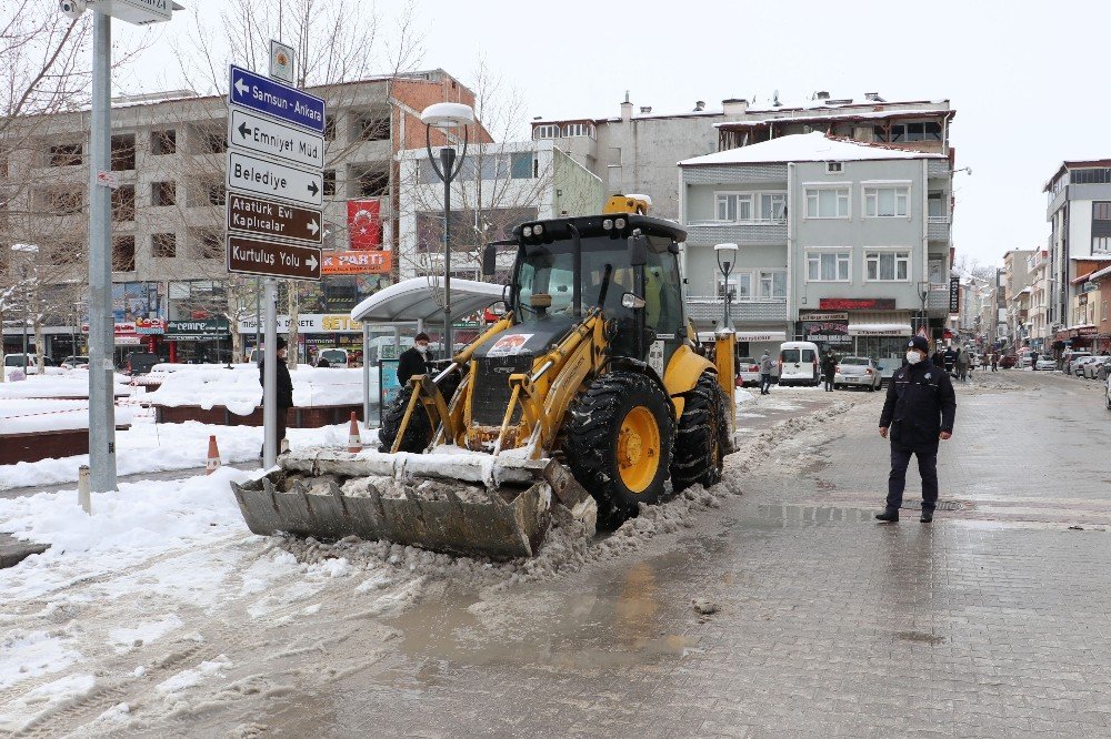Havza Belediyesi’nde 24 Saat Kar Mesaisi