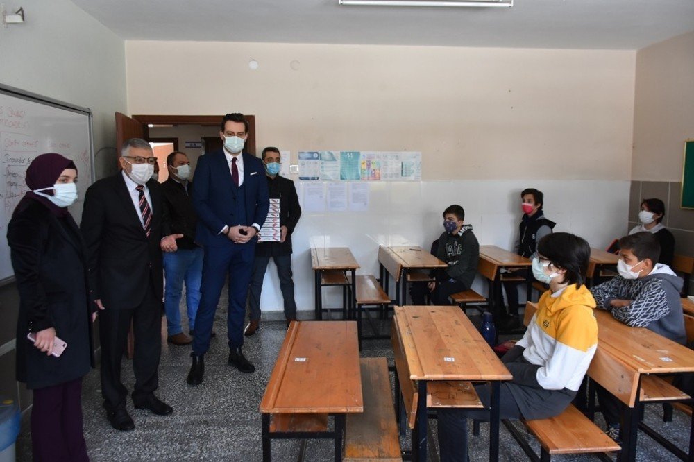 Yüz Yüze Eğitime Başlayan Öğrencileri Ziyaret Ettiler