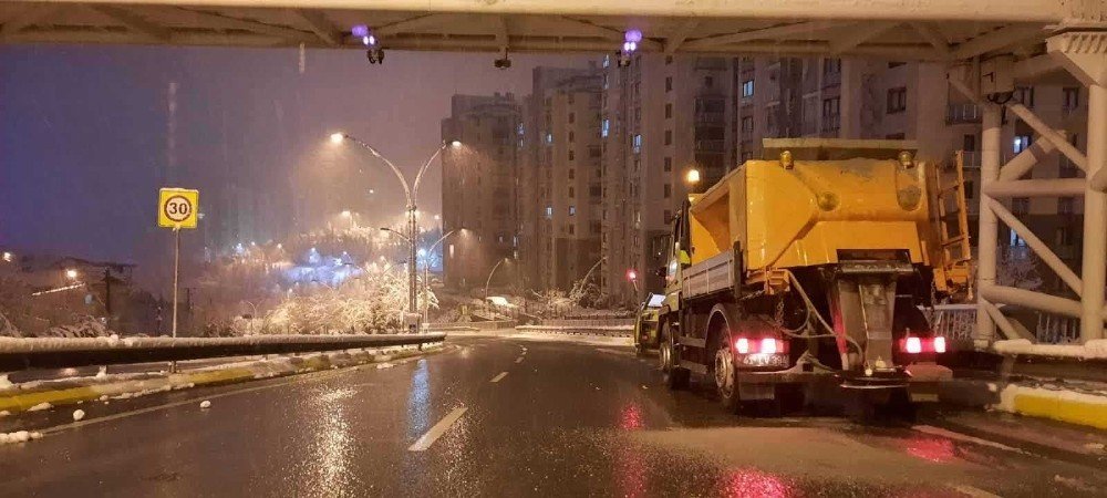 Karla Mücadelede 6 Bin Ton Tuz Kullanıldı