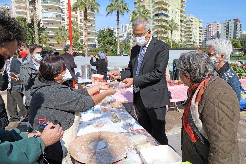 Mezitli’de Kadınlar Ürettikleri Ürünleri Halkla Buluşturuyor