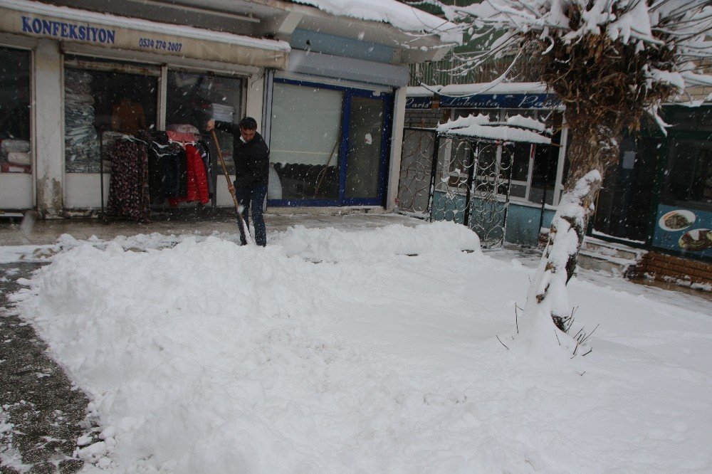 Varto’da 149 Yerleşim Yerinin Yolu Ulaşıma Kapandı