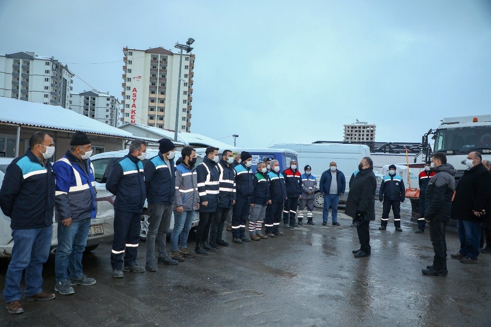 Başkan Yalçın’dan Kış Çalışması Ekiplerine Moral Ziyareti