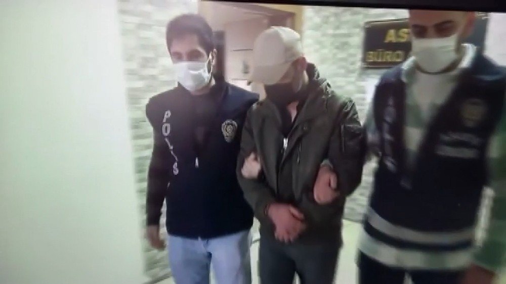 3 Farklı İlçede Çok Sayıda Suçtan Aranıyordu, Yakalandı