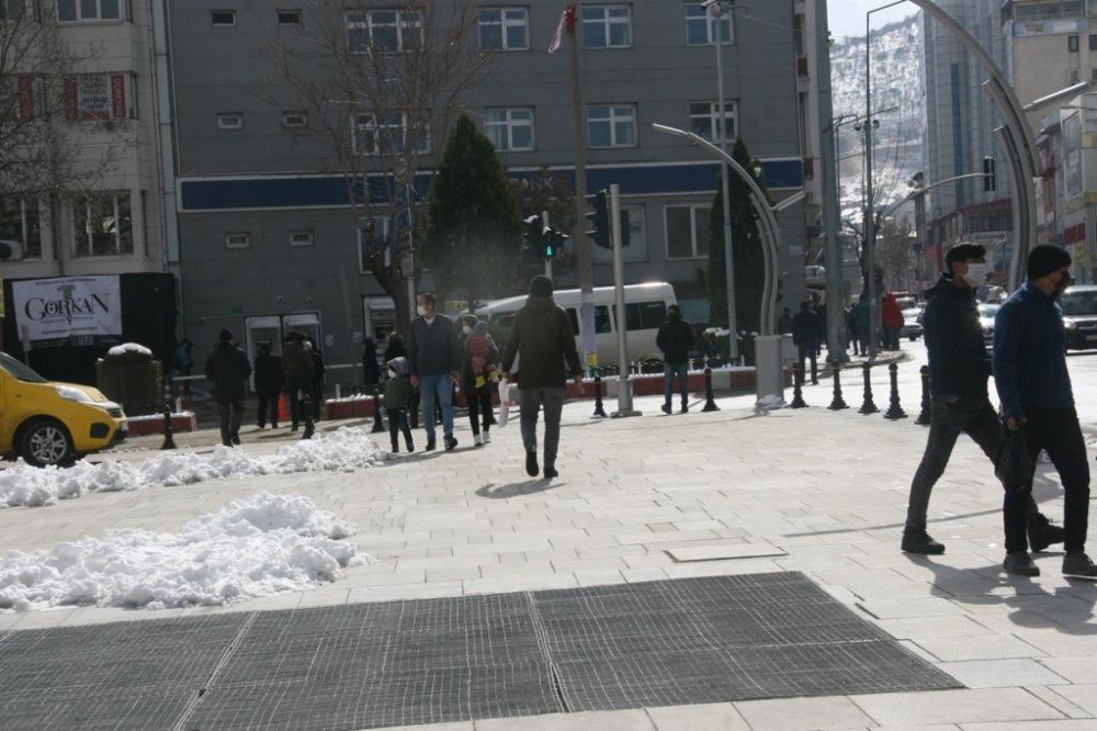 Afyonkarahisar’da Dondurucu Soğuklar Hayatı Olumsuz Etkiliyor