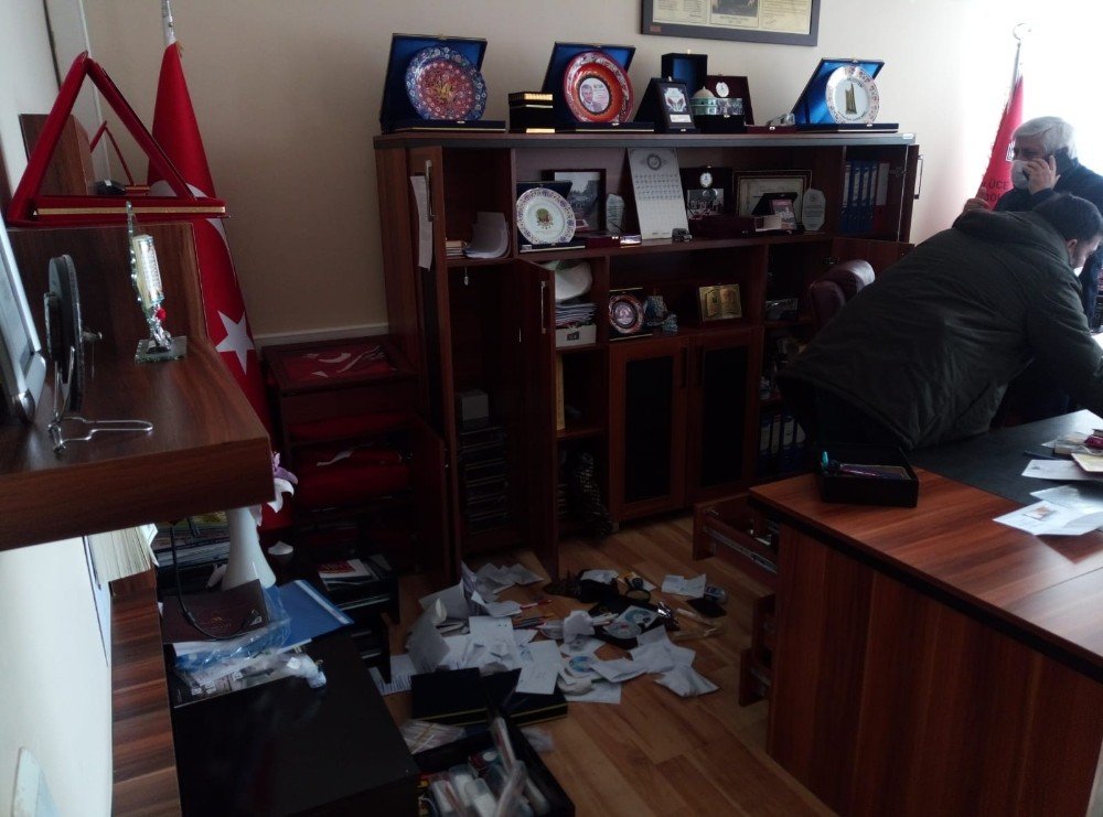 Bursa’da 3 Okulu Soyan Hırsızlar Kamerada...