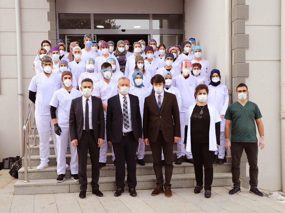 Rektör, Diş Hekimliği Fakültesi Öğrencileri İle Bir Araya Geldi