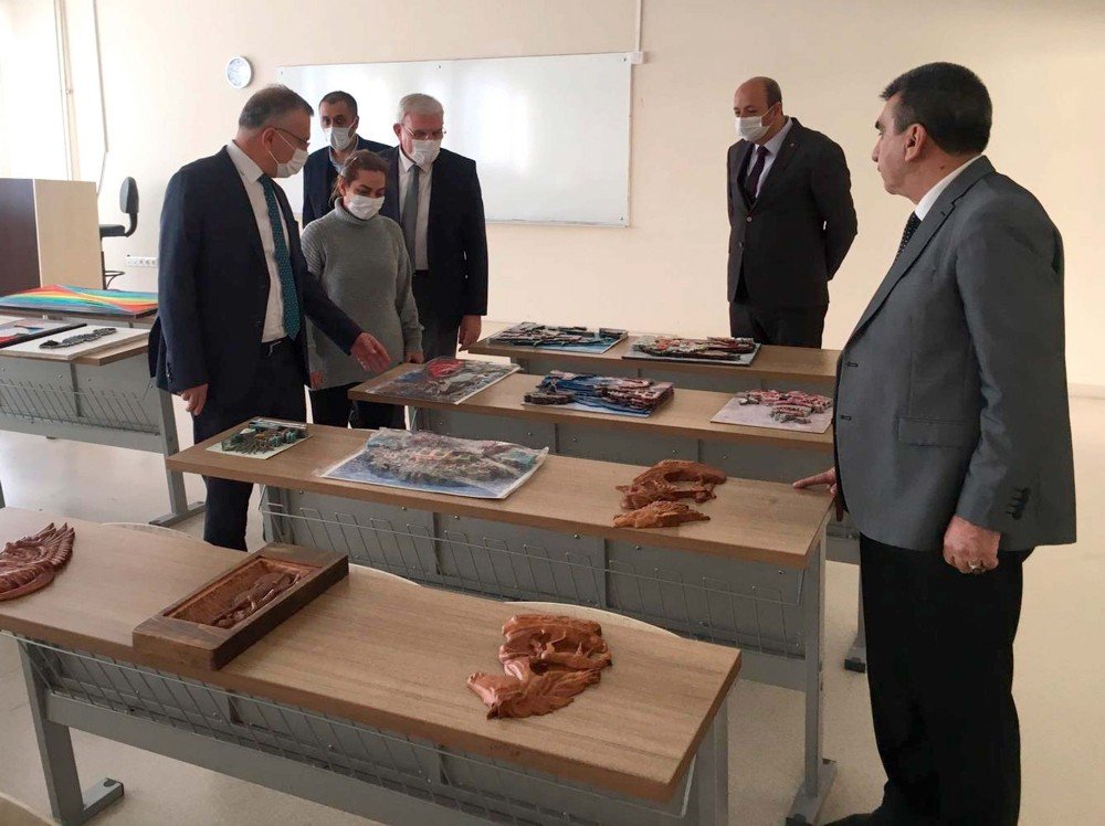 Erzincan’da Myo Tasarım Bölümü Öğrencilerinden Dönem Sonu Sergisi